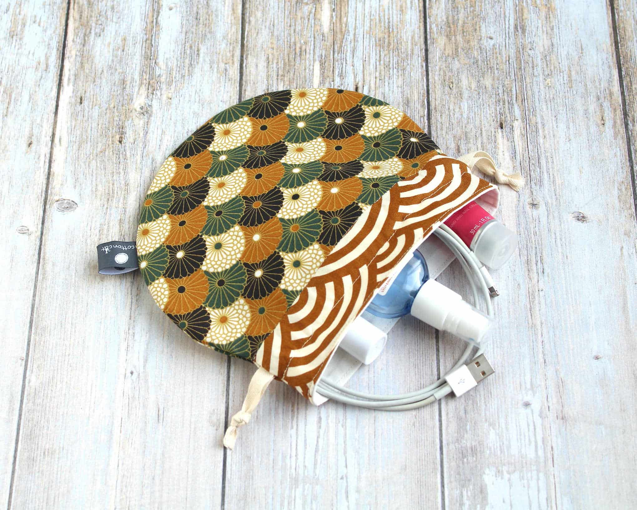 pochette cables et chargeurs