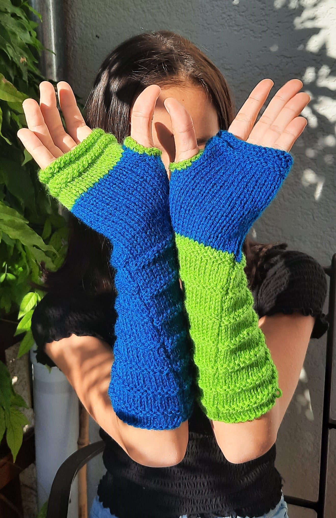 Mitaines femme laine et fleurs crochet bleu pétrole et vert fluo – Image 3