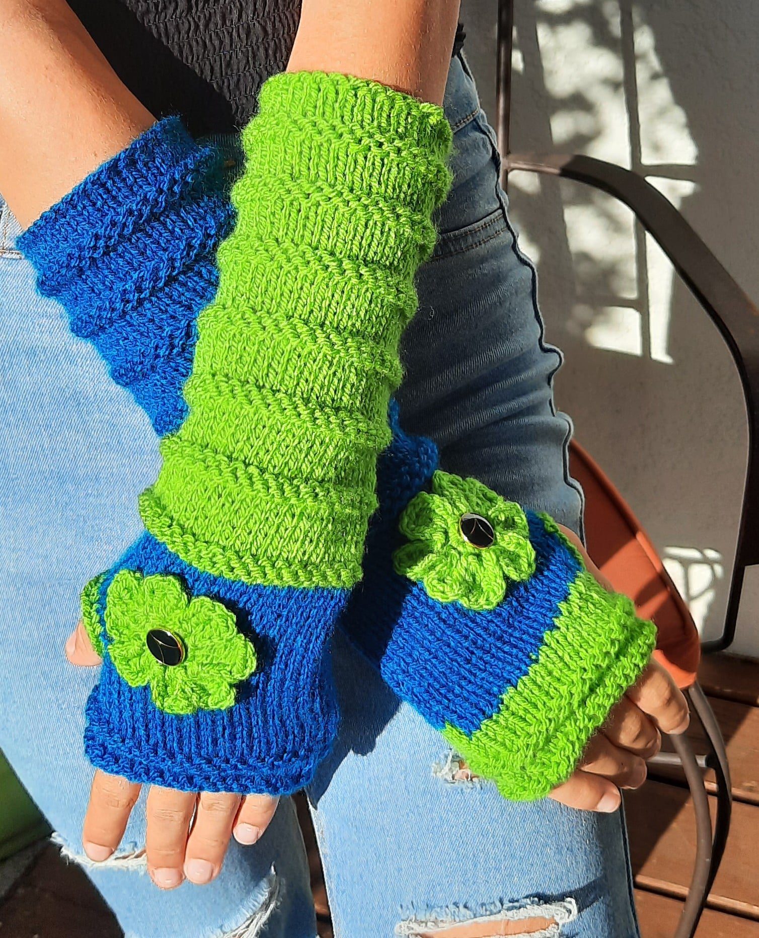 Mitaines femme laine et fleurs crochet bleu pétrole et vert fluo – Image 4