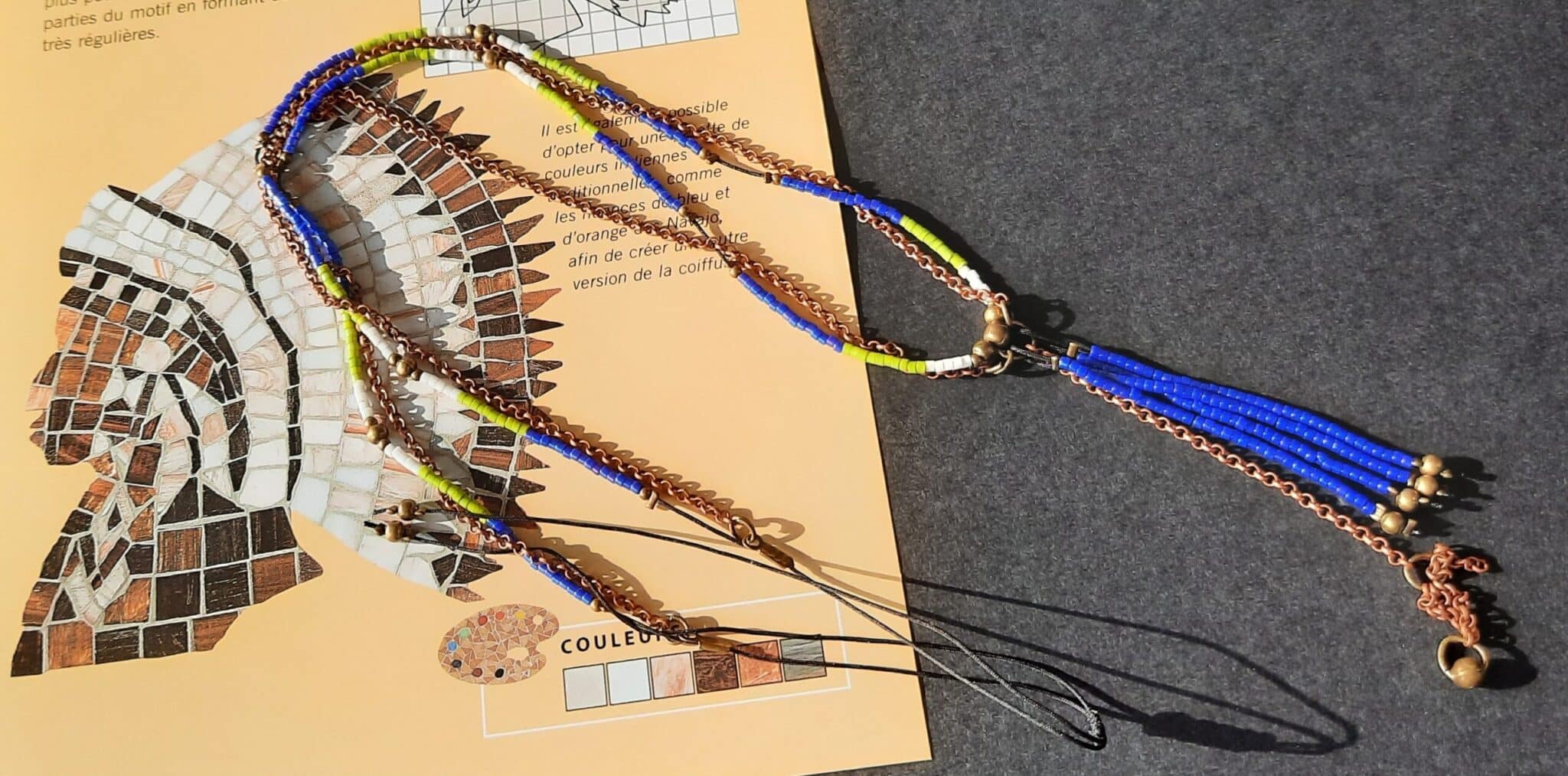 Sautoir d'inspiration Amérindienne, sautoir "Karan", double rang, perles "miyuki" et chaîne cuivre, pendentif pompon perles et chaîne cuivre – Image 2