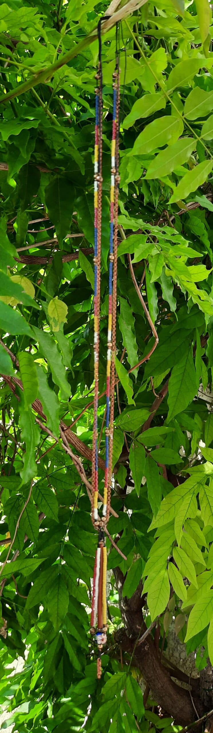 Sautoir d'inspiration Amérindienne, sautoir "Nagendra", double rang, perles "miyuki" et chaîne cuivre, pendentif pompon perles et breloque tube bois – Image 4