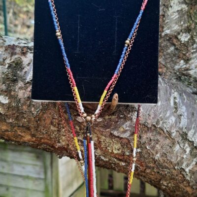 Sautoir d'inspiration Amérindienne, sautoir "Nagendra", double rang, perles "miyuki" et chaîne cuivre, pendentif pompon perles et breloque tube bois