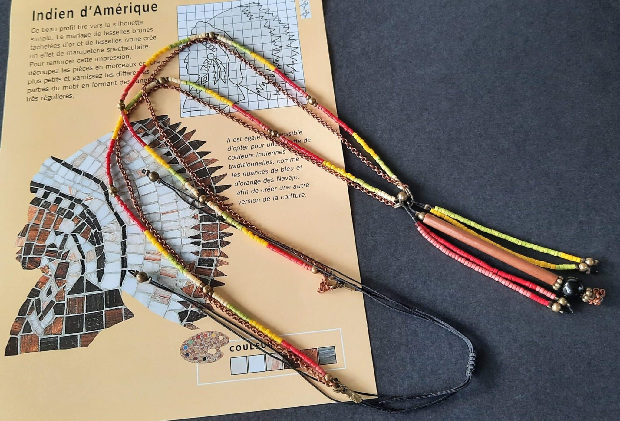 Sautoir d'inspiration Amérindienne, sautoir "Chandana", double rang, perles "miyuki" et chaîne cuivre, pendentif pompon perles et breloque tube bois – Image 4