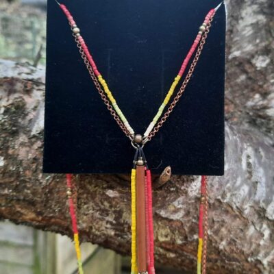 Sautoir d'inspiration Amérindienne, sautoir "Chandana", double rang, perles "miyuki" et chaîne cuivre, pendentif pompon perles et breloque tube bois