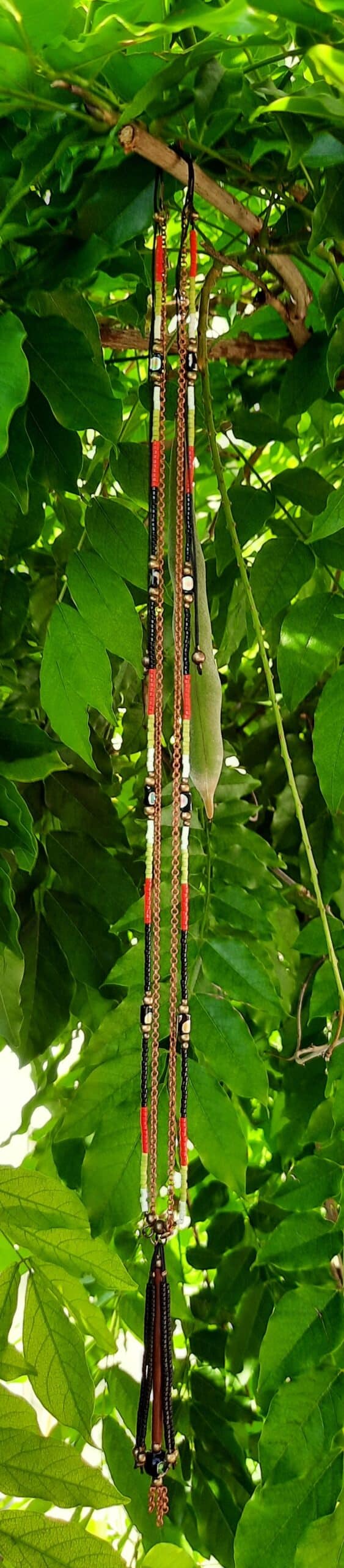 Sautoir d'inspiration Amérindienne, sautoir "Ebrahim", double rang, perles "miyuki" et chaîne cuivre, pendentif pompon perles et breloque tube bois – Image 5