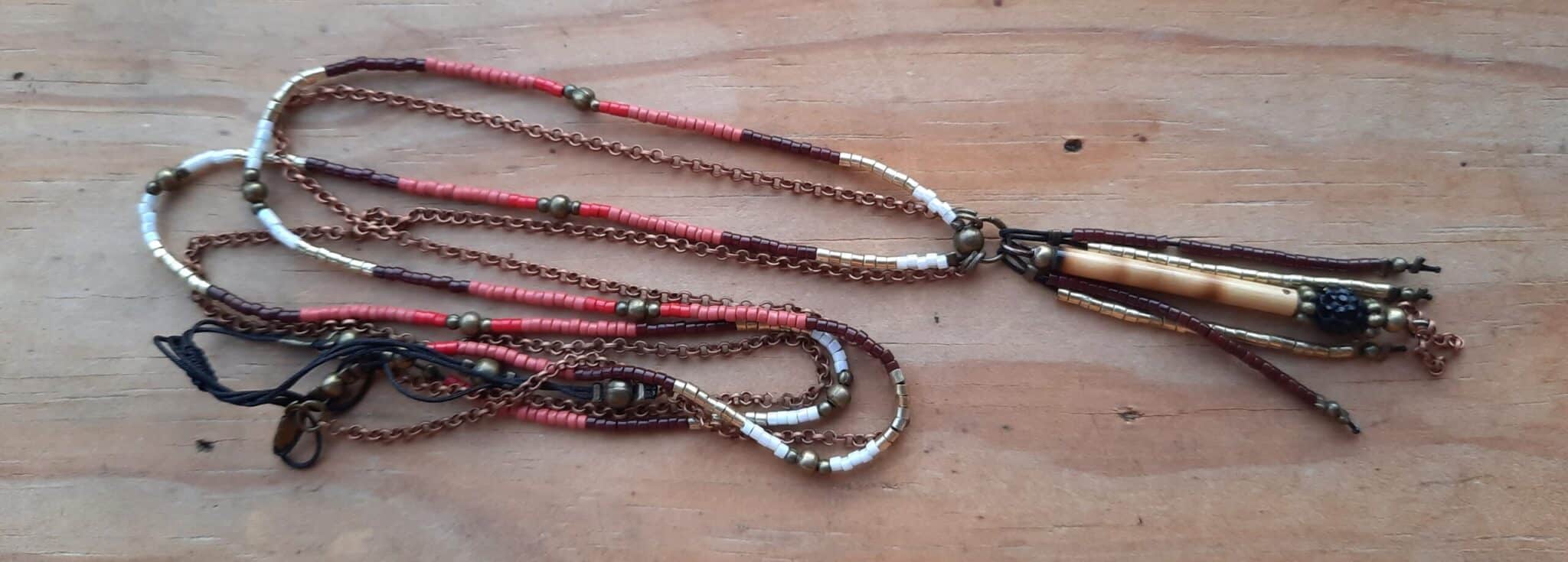Sautoir d'inspiration Amérindienne, sautoir "Fahmida", double rang, perles "miyuki" et chaîne cuivre, pendentif pompon perles et breloque tube bambou – Image 3