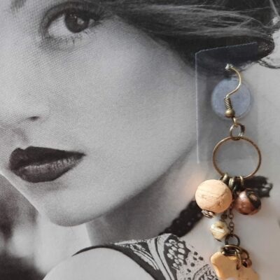 Boucles d'oreilles hétéroclites longues "Esprit de la Nature", créoles bronze, perles liège, rhodonite rose et jaspe beige