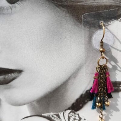 Boucles d'oreilles longues de style orientale, chaînettes bronze, pompons fils coton DMC