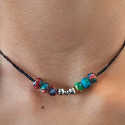 Collier ras du cou asymétrique et bracelet double rang, ajustables, perles de verre à facettes multicolores, spécial cou fin