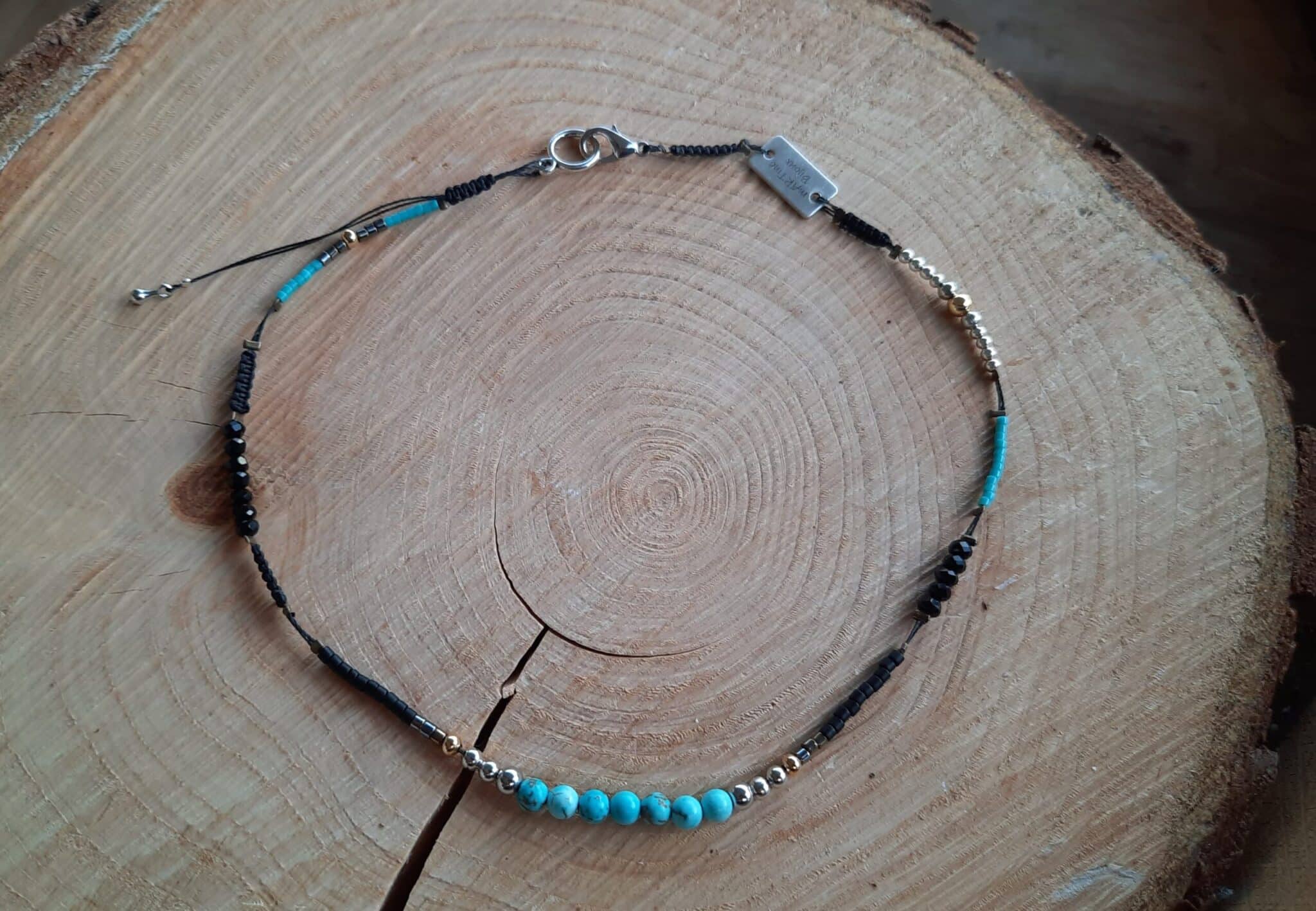 Collier ras du cou asymétrique et bracelet double rang, ajustables, perles pierre turquoise – Image 4