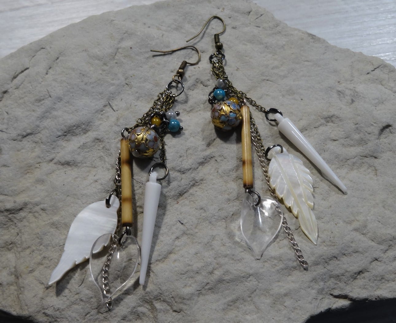 Boucles d'oreilles longues multicolores – Image 2