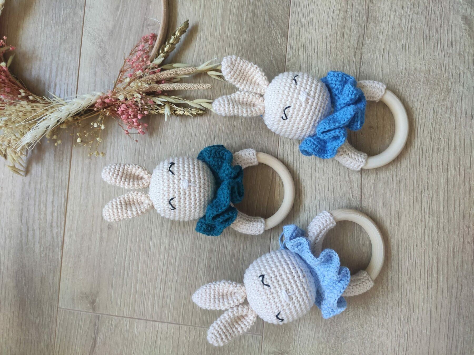 trio de lapins bleus