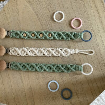 Attache tétine en macramé personnalisable