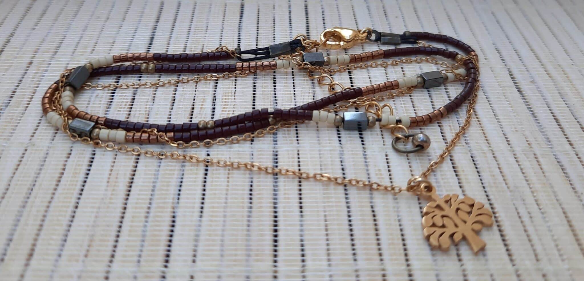 Collier ras du cou double, perles "Miyuki", chaîne et pendentif "Arbre de vie" en acier inoxydable doré – Image 4