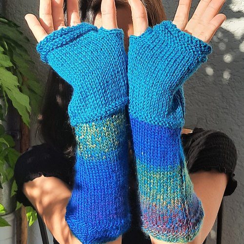 Mitaines femme laine et fleurs crochet camaïeu de bleu et vert fluo – Image 3