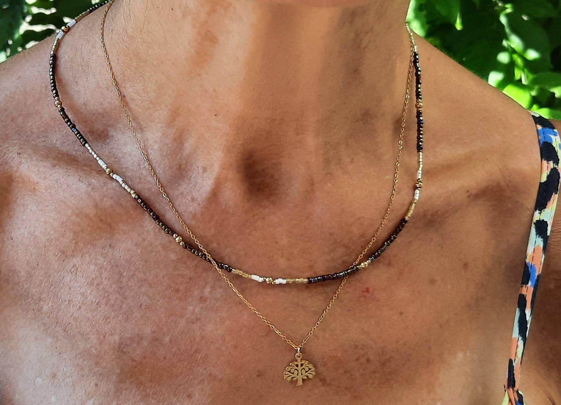 Collier ras du cou double, perles "Miyuki", chaîne et pendentif "Arbre de vie" en acier inoxydable doré – Image 4