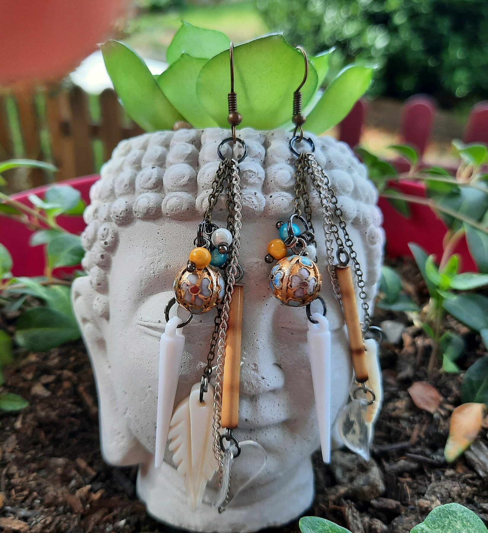 Boucles d'oreilles longues multicolores – Image 3