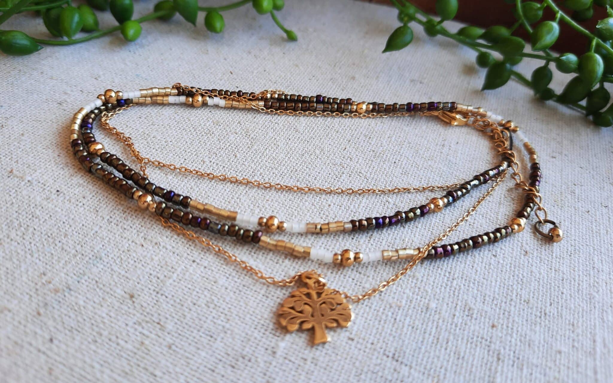 Collier ras du cou double, perles "Miyuki", chaîne et pendentif "Arbre de vie" en acier inoxydable doré – Image 2