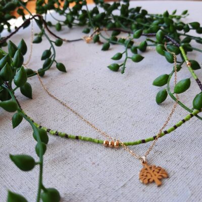 Collier ras du cou double, perles "Miyuki", chaîne et pendentif "Arbre de vie" en acier inoxydable doré