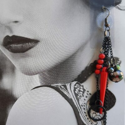 Boucles d'oreilles longues rouges et noires