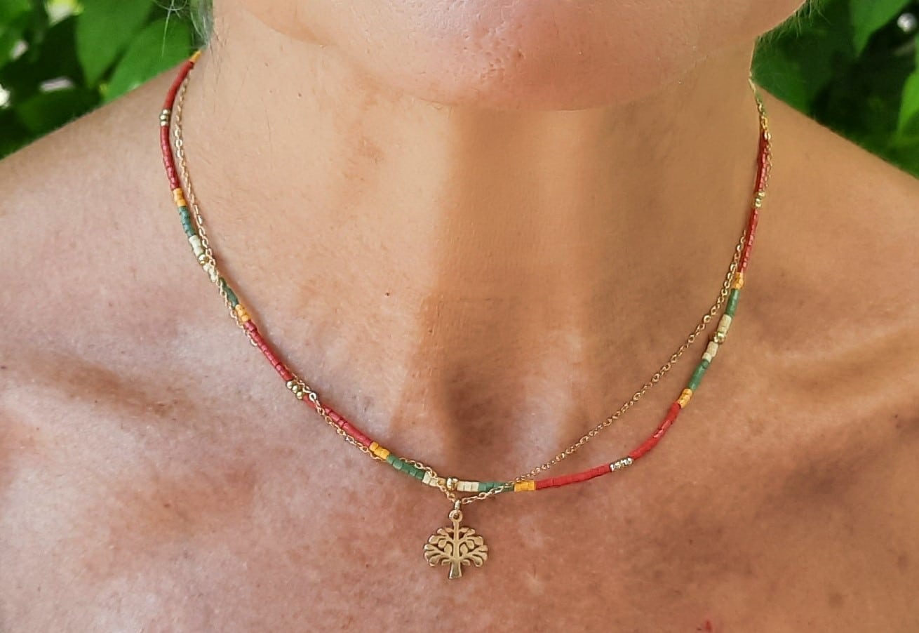 Collier ras du cou double, perles "Miyuki", chaîne et pendentif "Arbre de vie" en acier inoxydable doré – Image 5