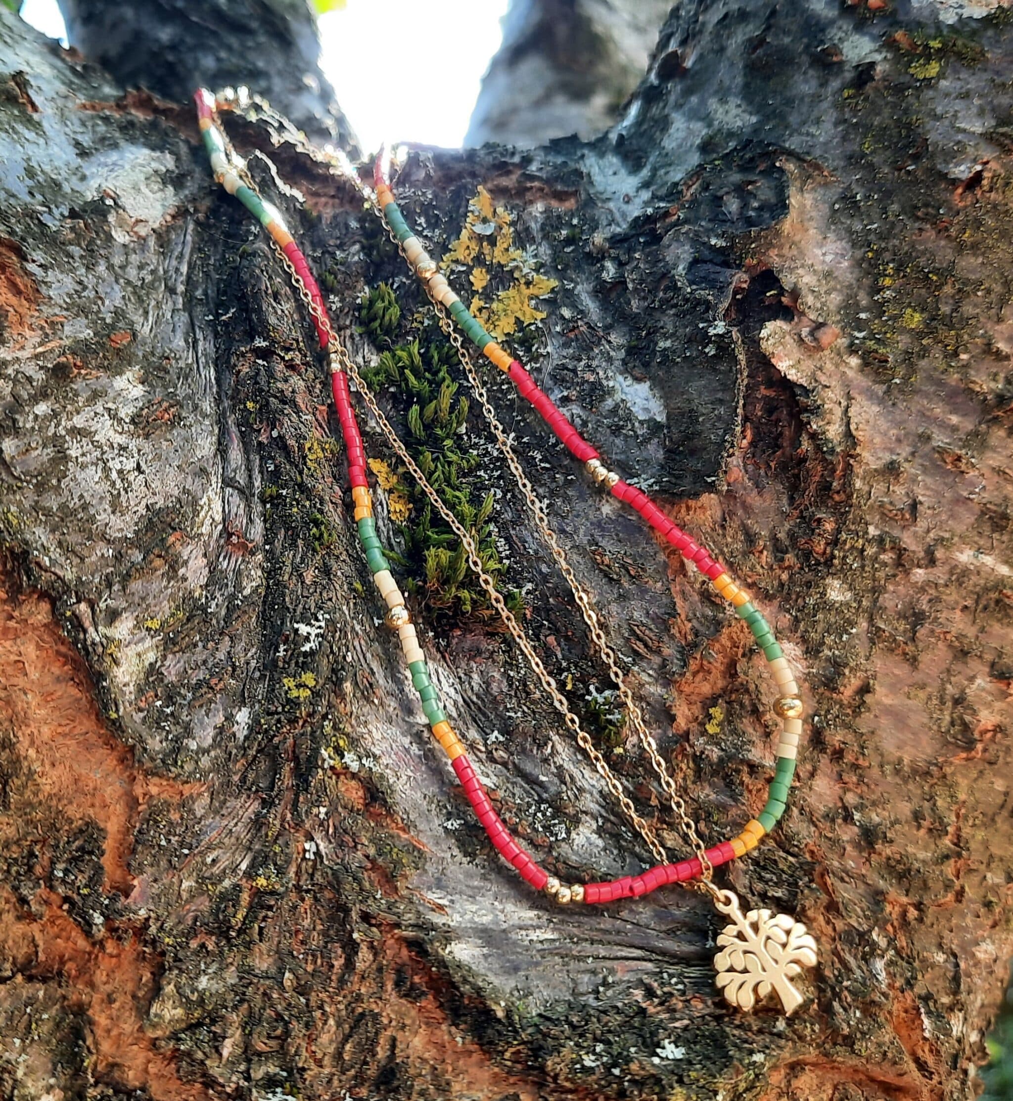Collier ras du cou double, perles "Miyuki", chaîne et pendentif "Arbre de vie" en acier inoxydable doré – Image 2