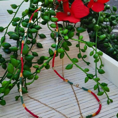 Collier ras du cou double, perles "Miyuki", chaîne et pendentif "Arbre de vie" en acier inoxydable doré