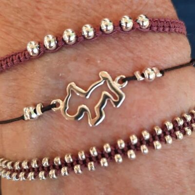 Trio de bracelets ajustables, tissage macramé, perles acier inoxydable argent", breloque "Chien Agatha", couleur bordeaux et argent