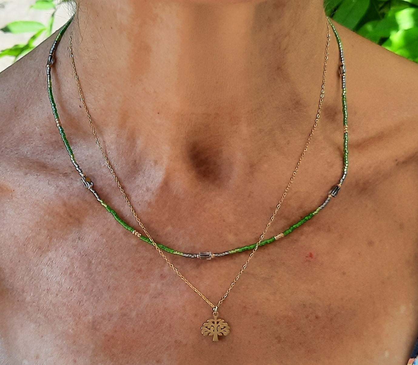 Collier ras du cou double, perles "Miyuki", chaîne et pendentif "Arbre de vie" acier inoxydable doré – Image 5