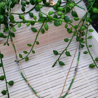 Collier ras du cou double, perles "Miyuki", chaîne et pendentif "Arbre de vie" acier inoxydable doré