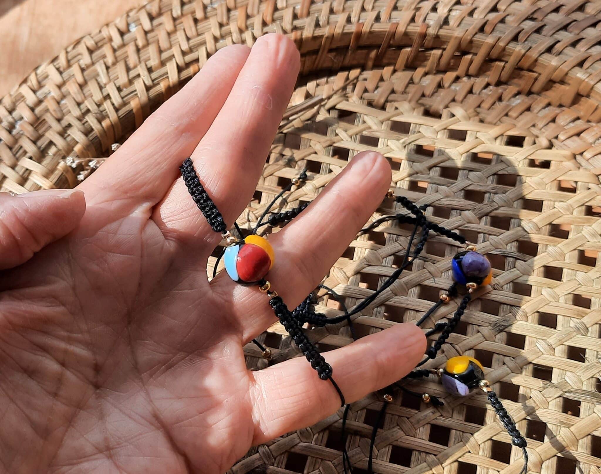 Bracelets femme, ajustables, tissage macramé, perles en verre de "Murano" artisanales – Image 5
