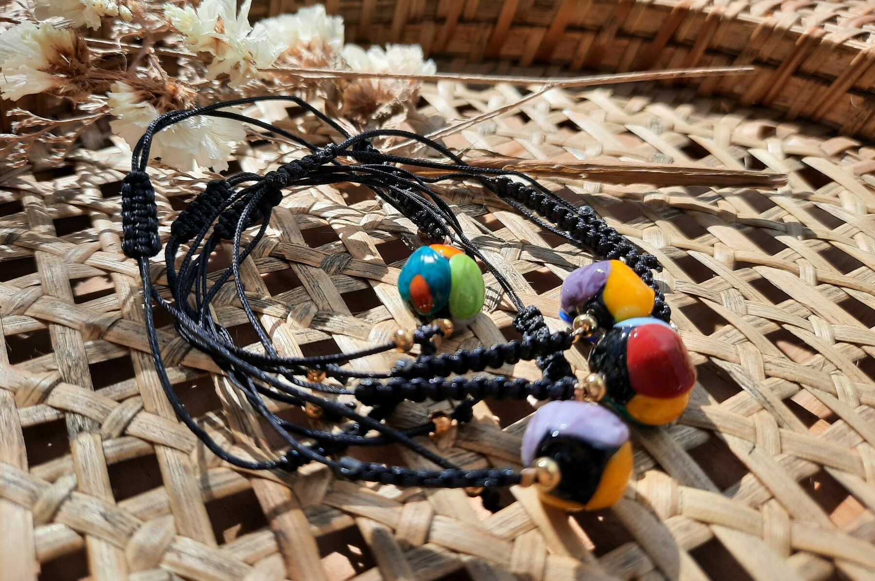 Bracelets femme, ajustables, tissage macramé, perles en verre de "Murano" artisanales – Image 2