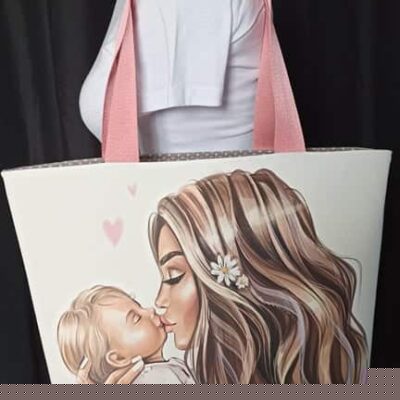 sac cabas maman embrasse son bébé