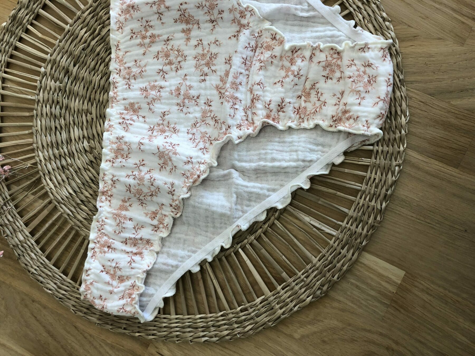 Culotte froufrous fleurie pêche – Image 2