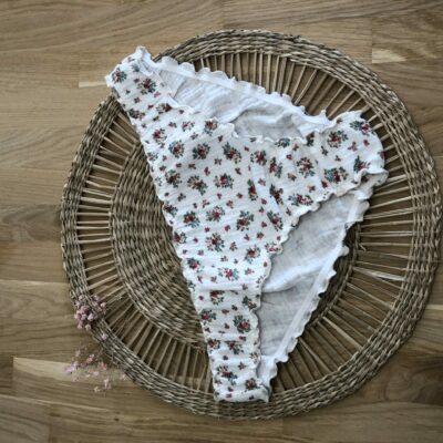 Culotte froufrous petites fleurs rouge