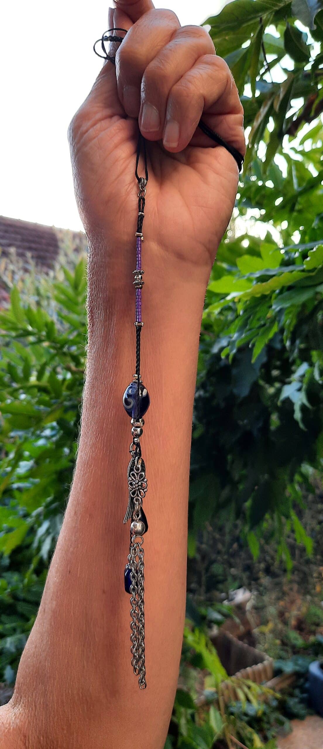 Sautoir pendentif, ajustable, fil de nylon tressé, perle "Murano" bleu nuit, breloques perles fantaisies , perles "Miyuki", pompon chaînettes métal rhodium – Image 2