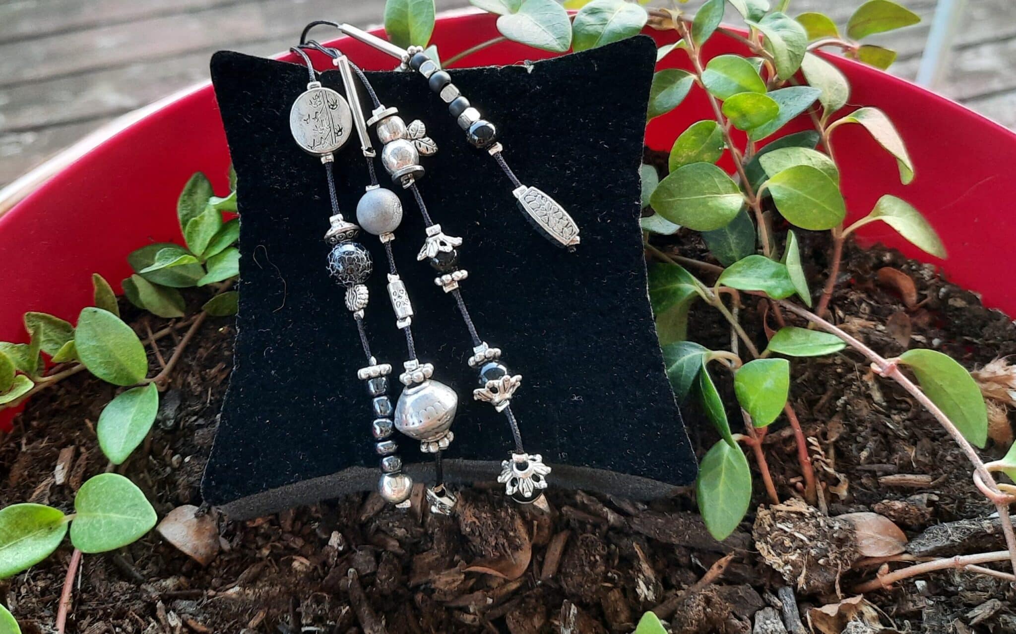 Sautoir pendentif, ajustable, fil de nylon tressé, breloque détachable "bijoux de sac", perles acier, perles fantaisies noires et grises – Image 5