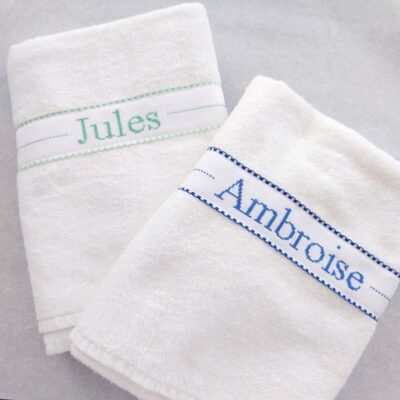 Serviette enfant brodée main