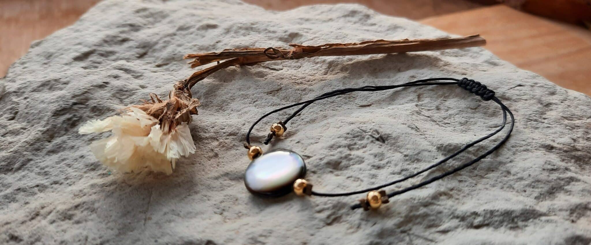 Bracelets ajustables, montés sur fil de nylon tressé, perles rondes plaqué or, perle Millefiori, oiseau argent 925, Calcite bleue, Calcite rose, nacre, Lithothérapie – Image 6
