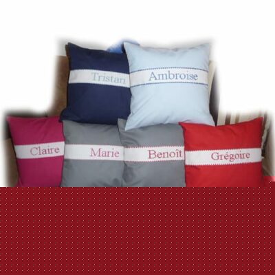 Coussin personnalisable brodé à la main