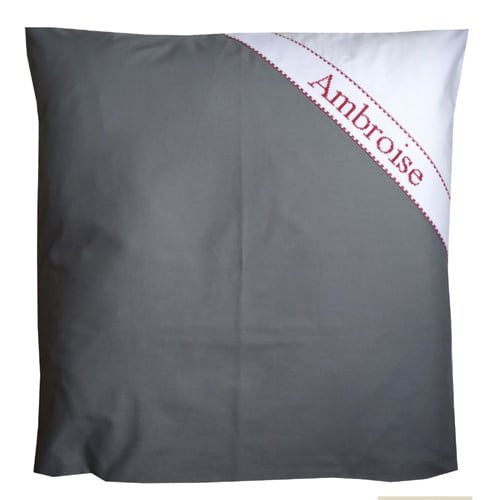 Taie d'oreiller brodée main personnalisable gris rouge