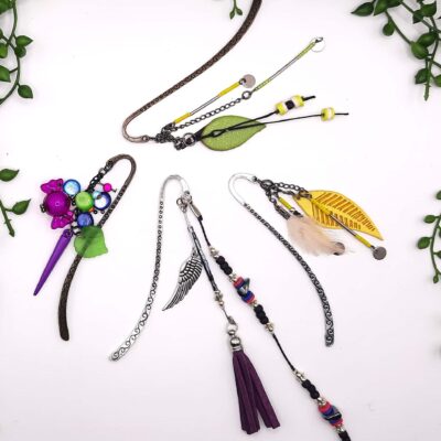 Marque-pages, breloques perles fantaisies, plumes naturelles, feuilles
