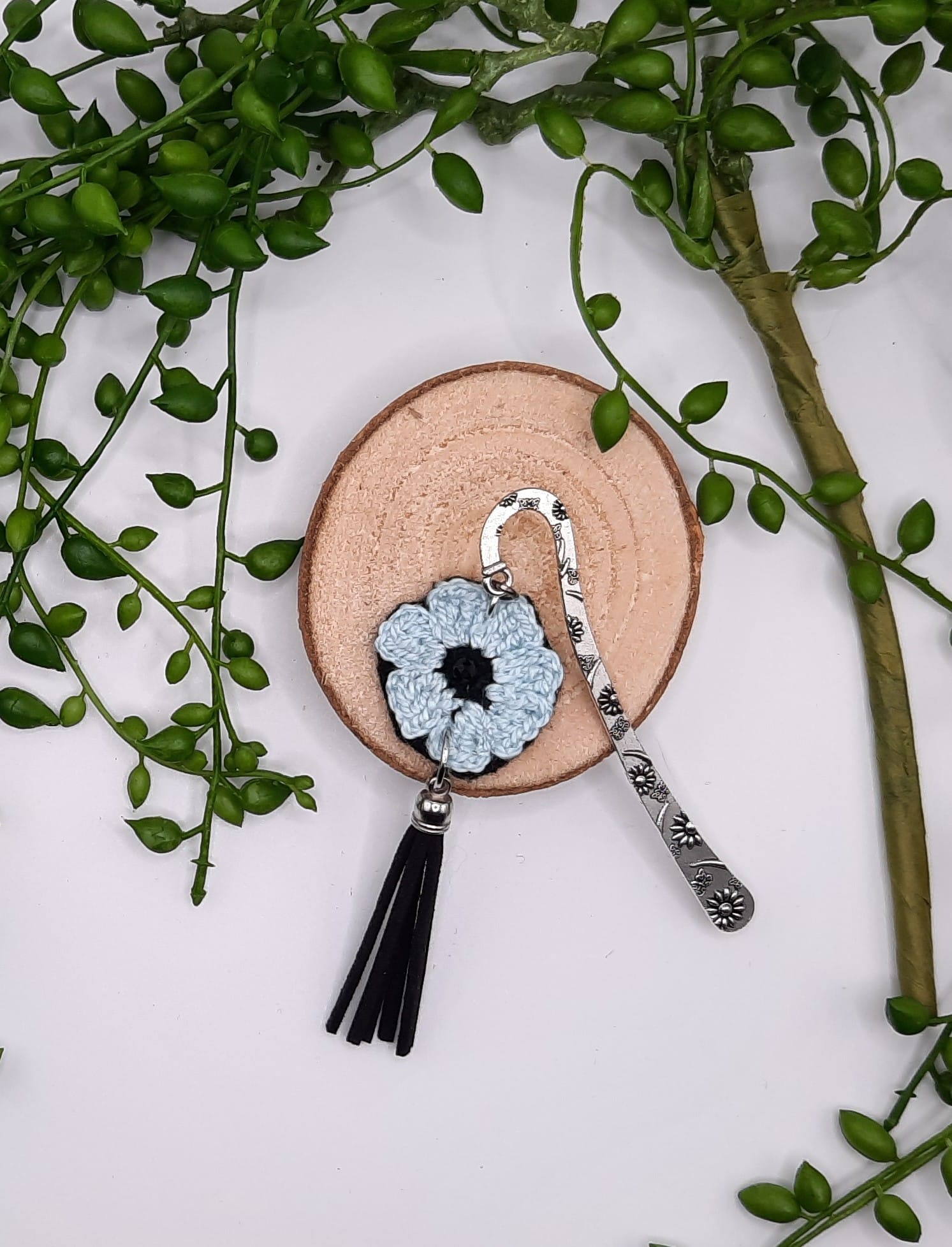Marque-pages au choix, fleur au crochet, pompon noir feutrine – Image 3