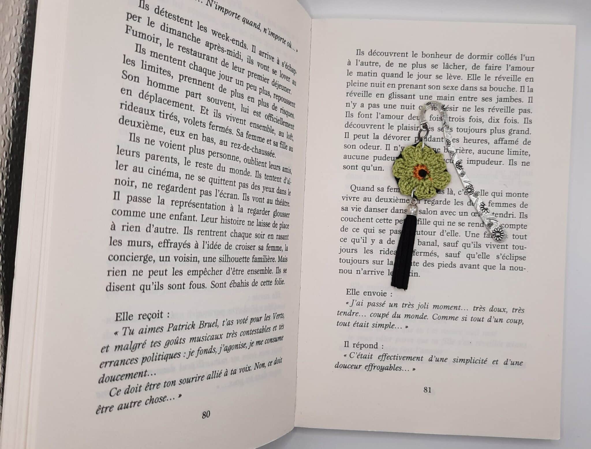 Marque-pages au choix, fleur au crochet, pompon noir feutrine – Image 10