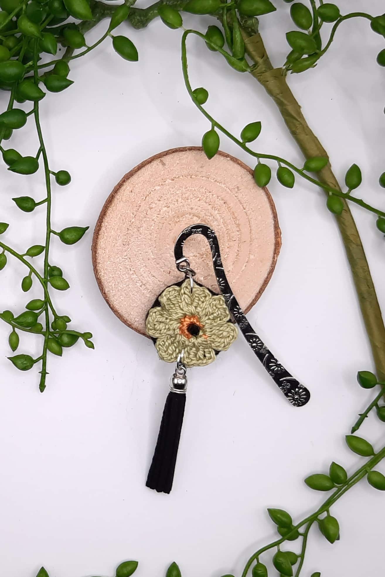 Marque-pages au choix, fleur au crochet, pompon noir feutrine – Image 9