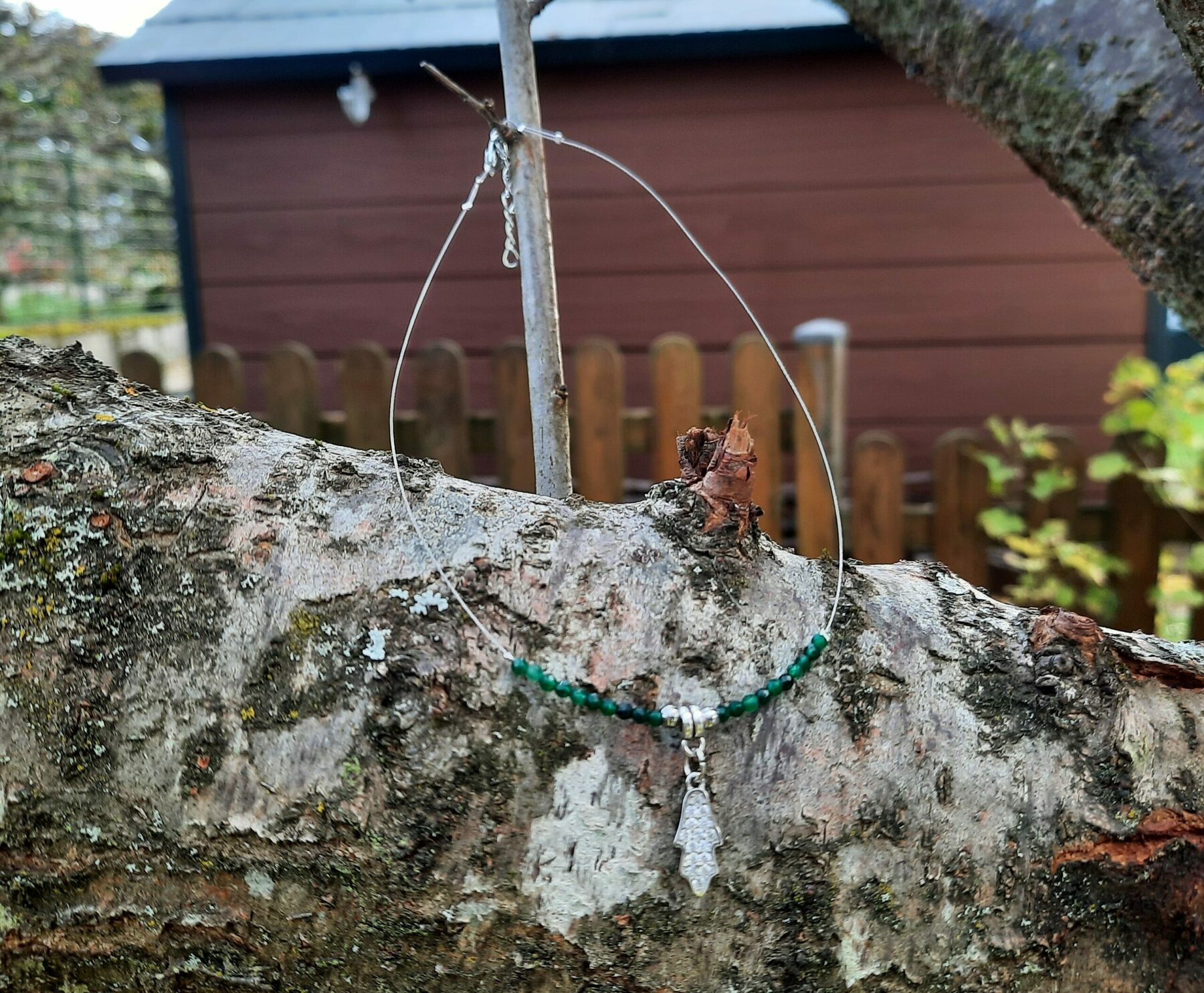 Collier ras du cou, fil câble acier, perles pierres naturelles, pendentif main de fatma argent 925 et zirconium, Lithothérapie – Image 4