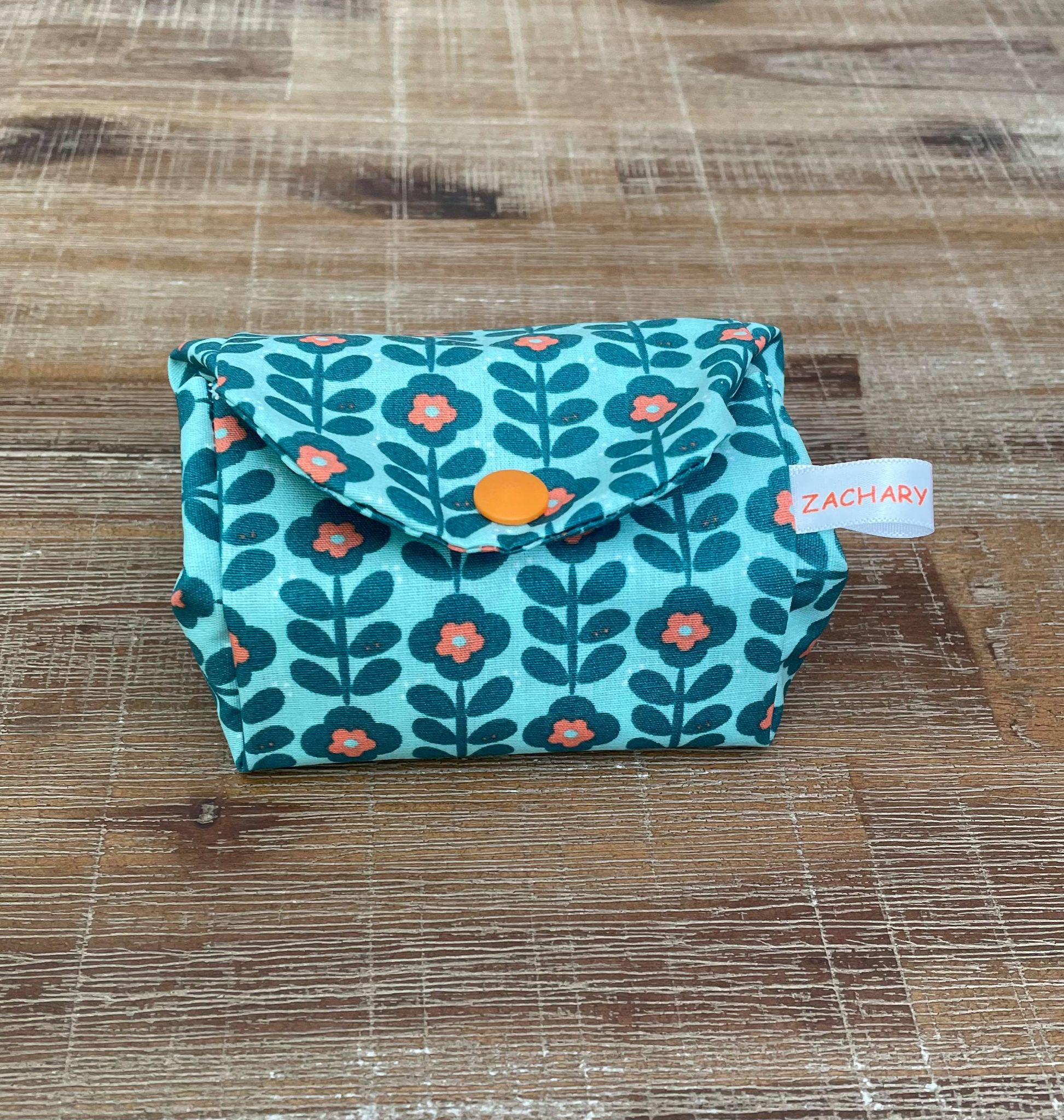 Pochette à savon imperméable motifs petites fleurs vertes