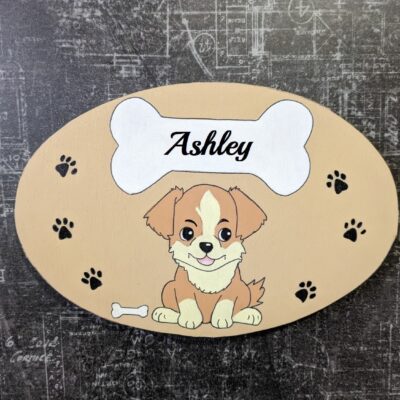 Plaque de porte petit chien pour prénom enfant de fabrication artisanale en bois