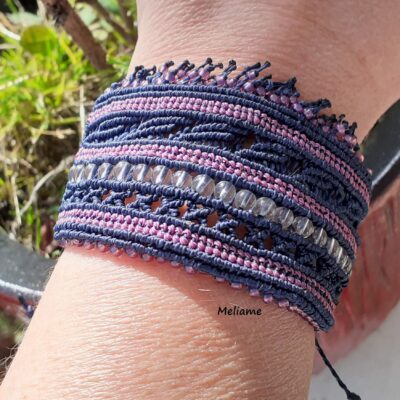Bracelet Manchette Bernarda en micromacramé avec des perles naturelles Cristal de Roche