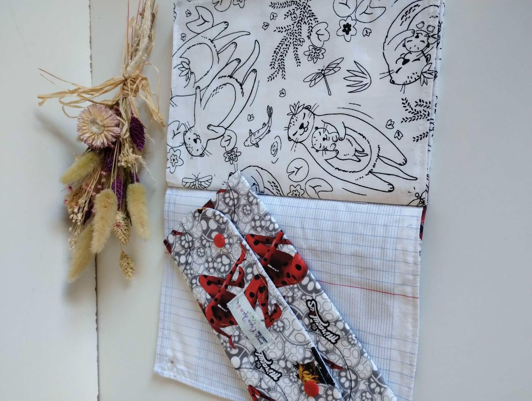 cahier en tissu à colorier , couverture miraculous